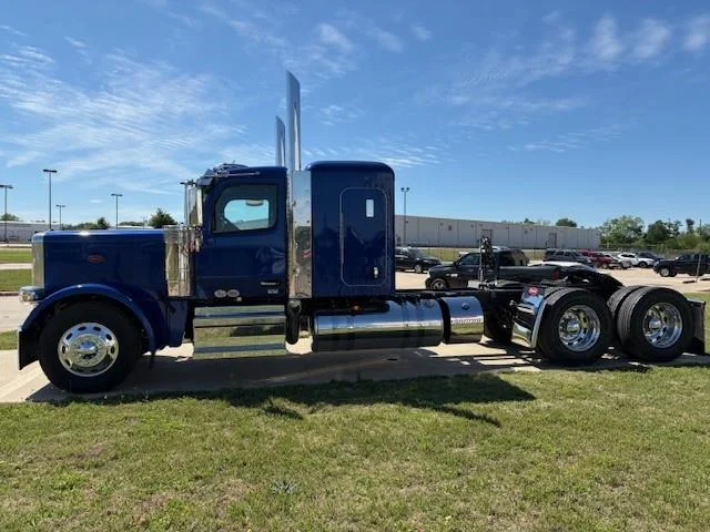 2027 Peterbilt 589 in College Station, TX — photo 3