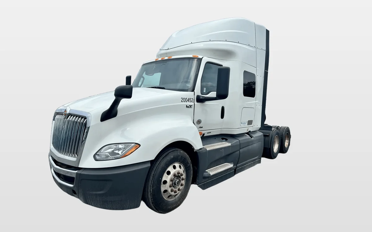 2022 International LT - image 1