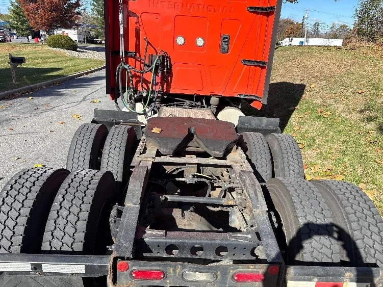 2021 International LT - image 6