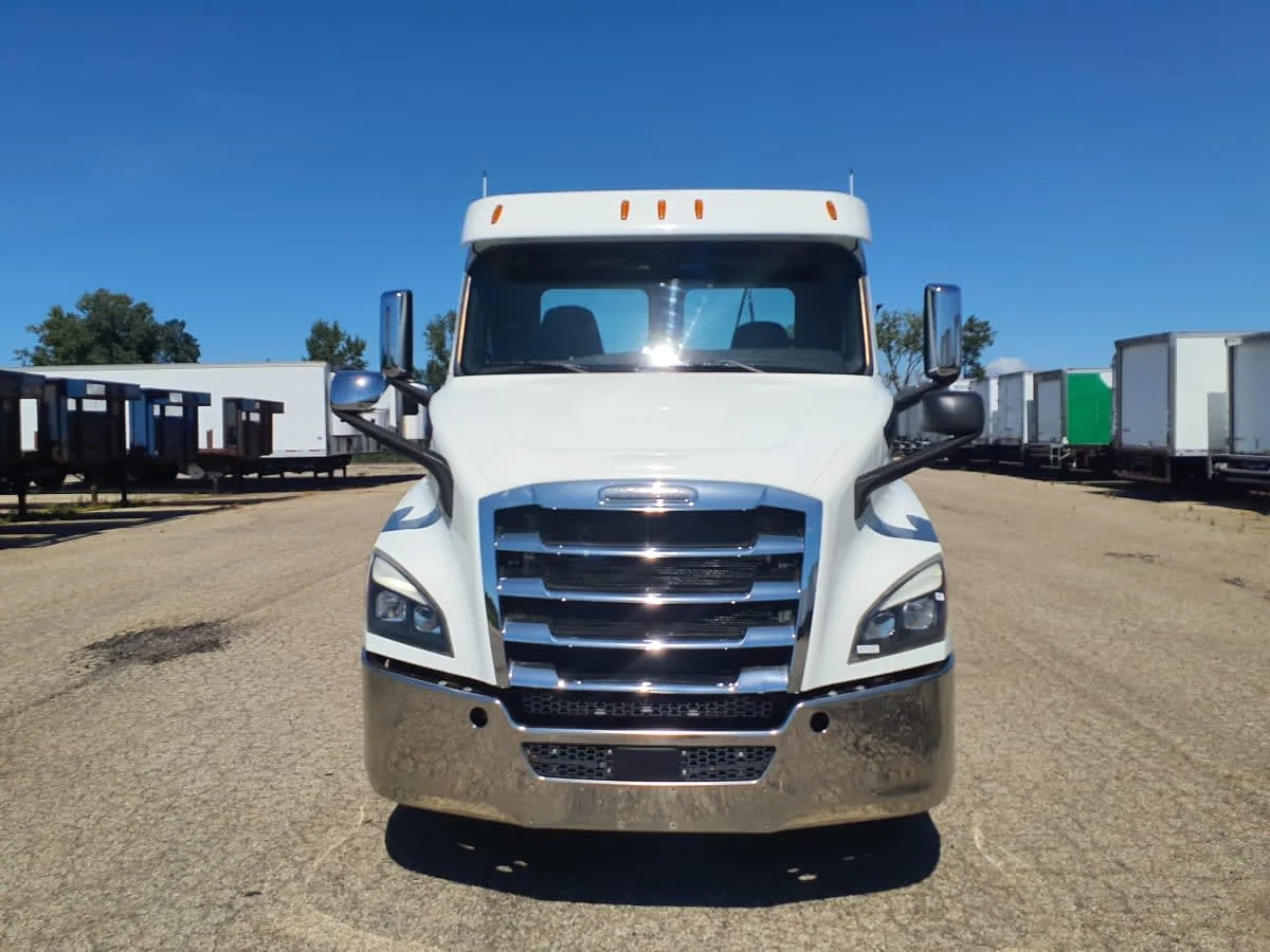 2019 Freightliner Cascadia in Wayland, MI — photo 2