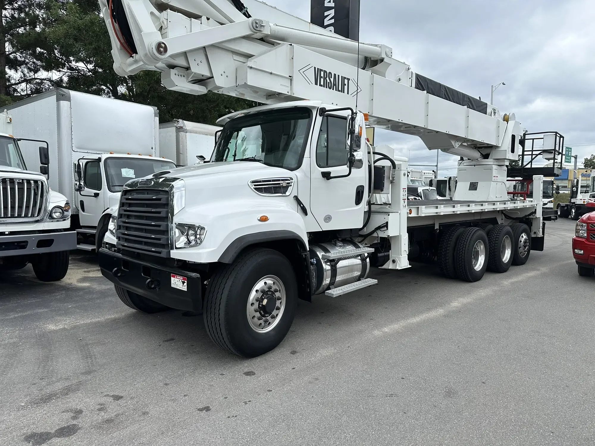 2018 Freightliner 114SD - image 2