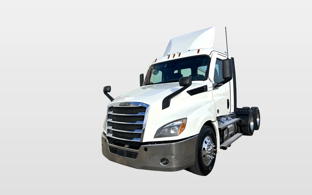 2021 FREIGHTLINER CASCADIA 126 - image 1