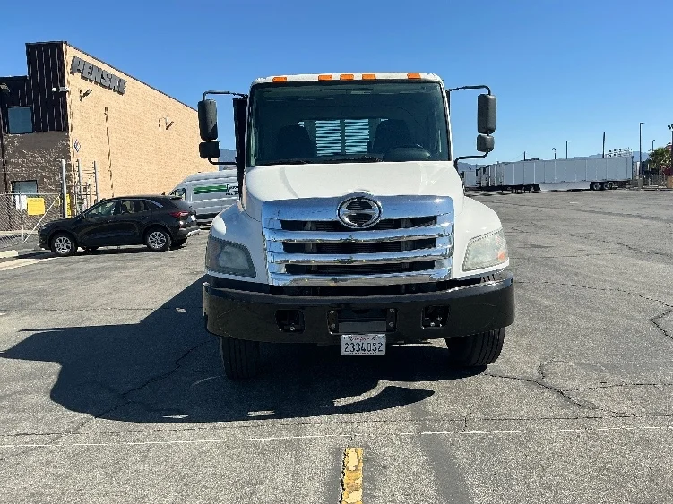 2020 Hino 268 in Fontana, CA — photo 2