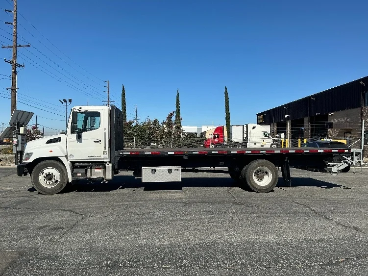 2020 Hino 268 in Fontana, CA — photo 4