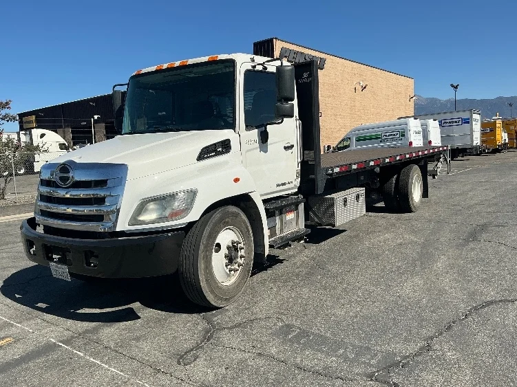 2020 Hino 268 in Fontana, CA — photo 3