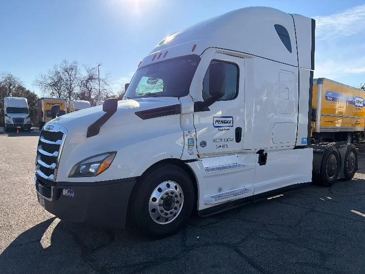 2023 Freightliner Cascadia - image 3