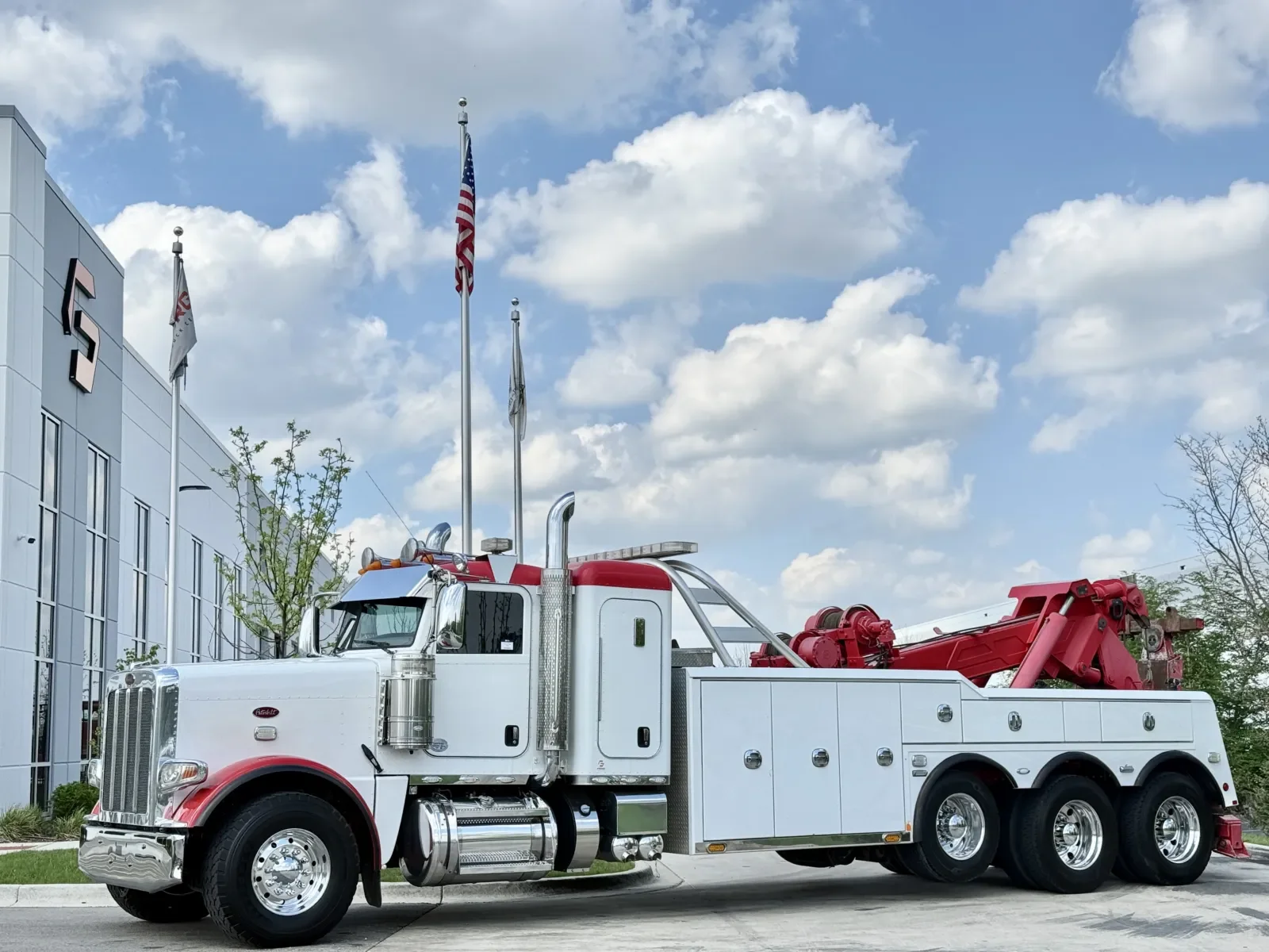 2017 Peterbilt 389 in New Lenox, IL