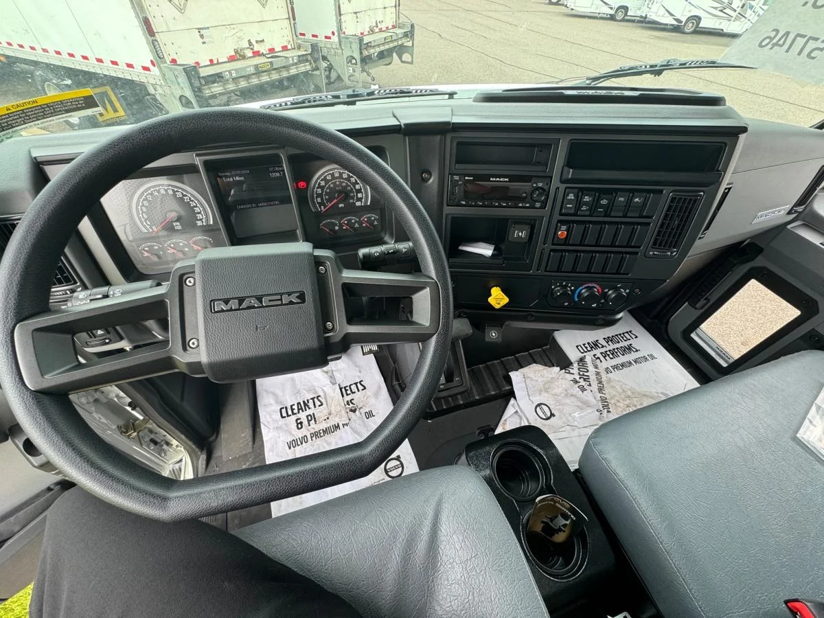 2025 Mack in Waterloo, IA — photo 15