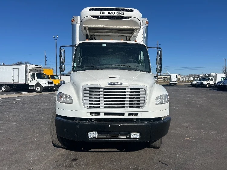 2019 Freightliner M2 106 - image 2