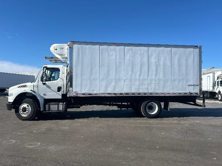 2019 Freightliner M2 106 - image 4