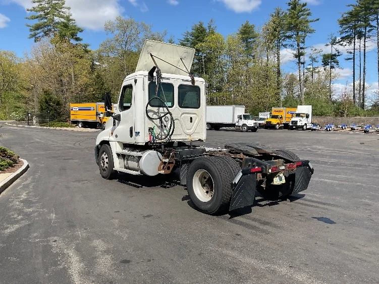 2018 Freightliner Cascadia - image 5