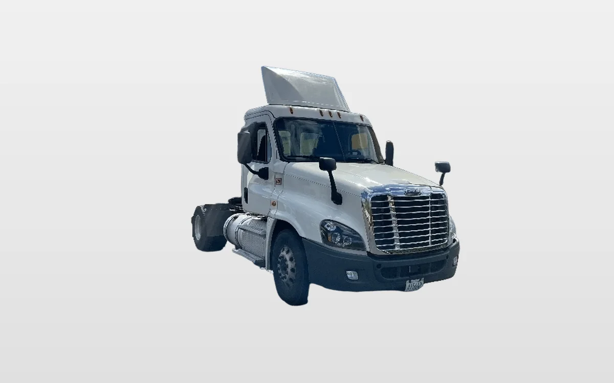 2018 Freightliner Cascadia - image 1