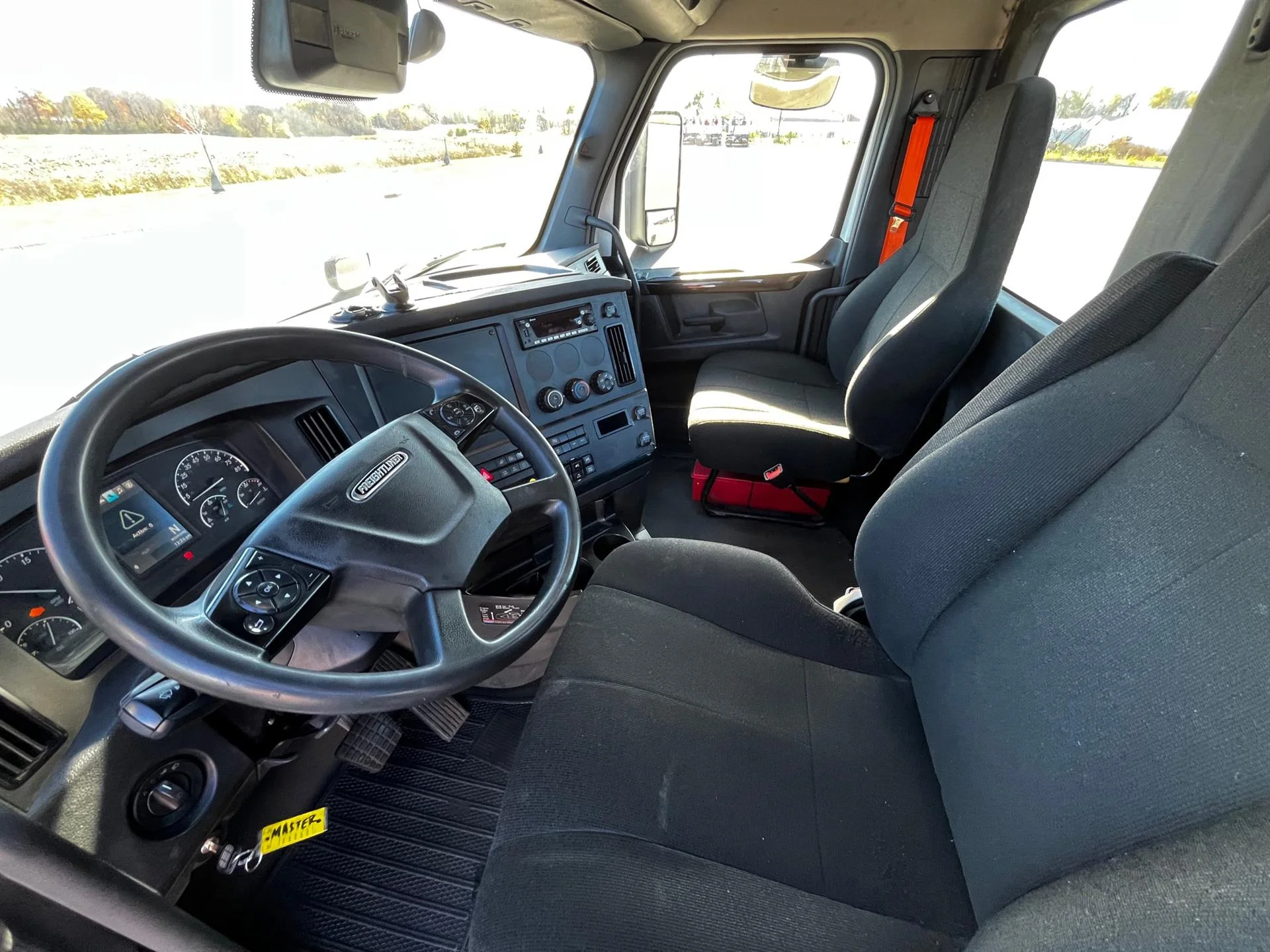 2023 Freightliner Cascadia in Inver Grove Heights, MN — photo 14