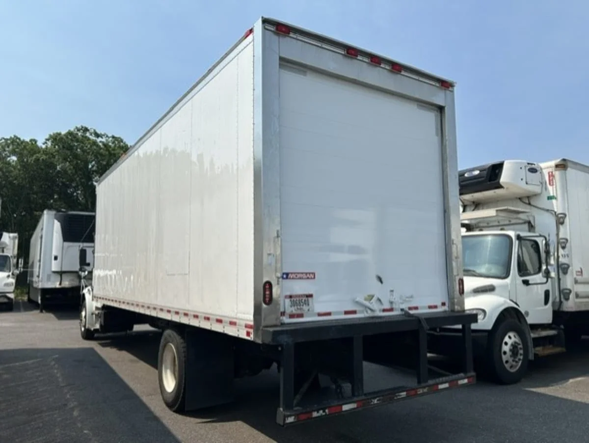 2020 Freightliner M2 106 in Farmingdale, NY — photo 6