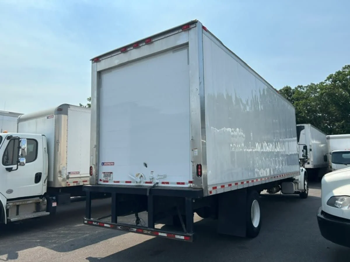 2020 Freightliner M2 106 in Farmingdale, NY — photo 4