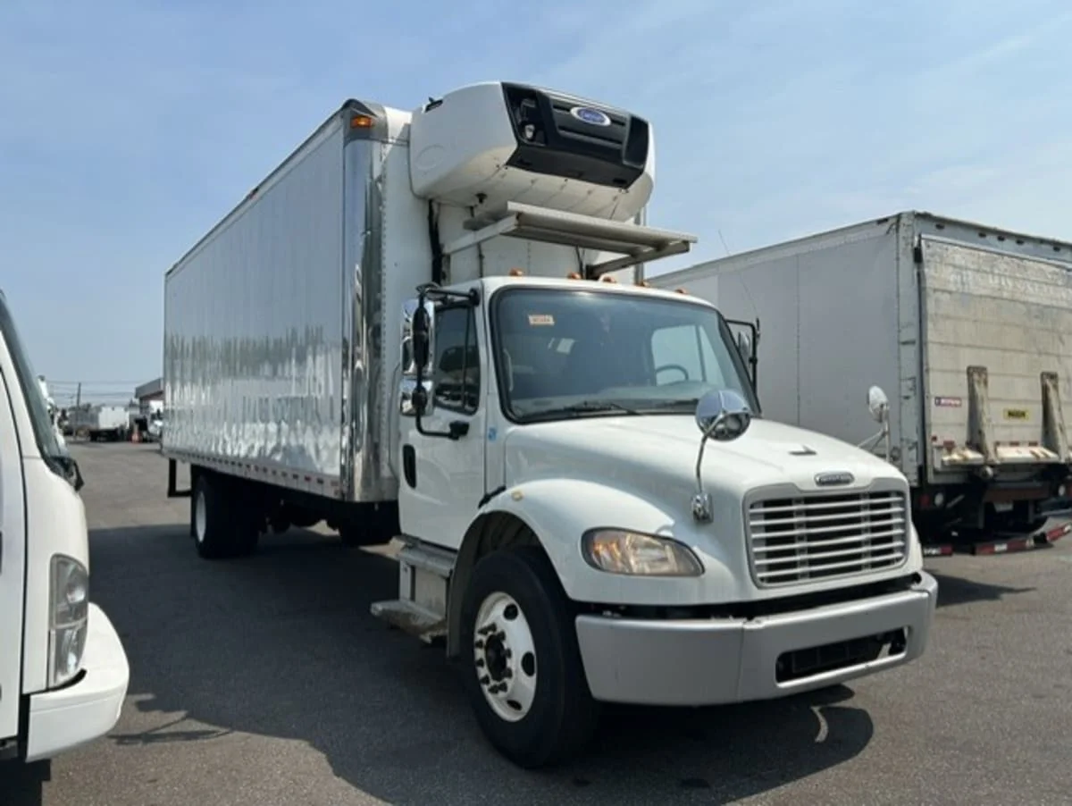 2020 Freightliner M2 106 in Farmingdale, NY — photo 3