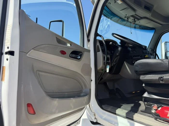 2021 Peterbilt 567 - image 27