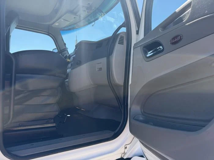 2021 Peterbilt 567 - image 25