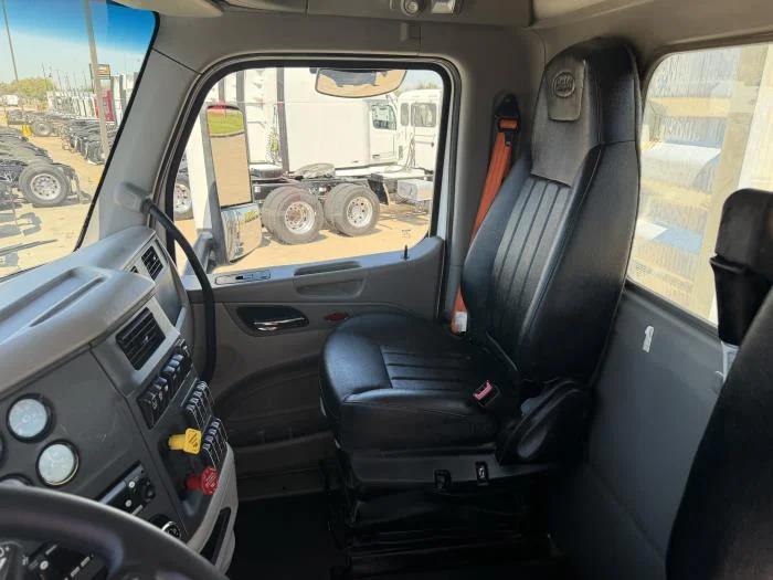 2021 Peterbilt 567 - image 28