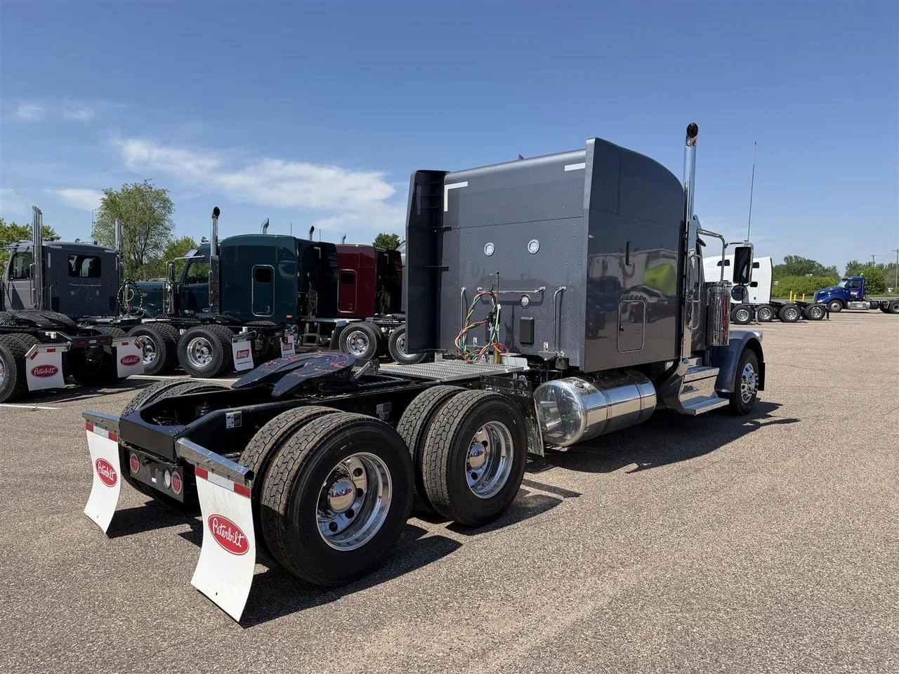 2027 Peterbilt 589 in Eau Claire, WI — photo 3