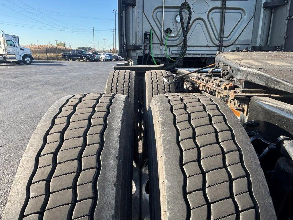 2023 Freightliner Cascadia - image 5