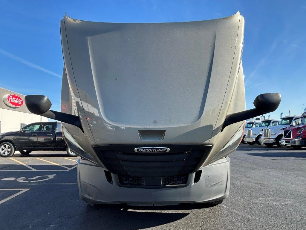 2023 Freightliner Cascadia - image 11