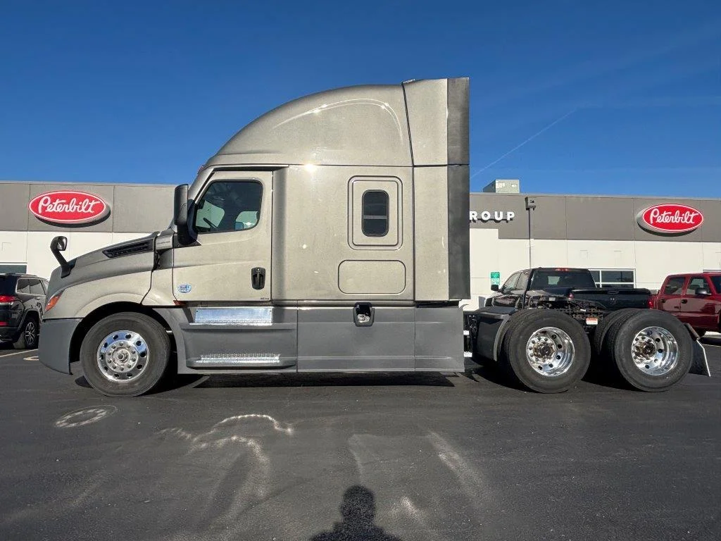 2023 Freightliner Cascadia - image 4