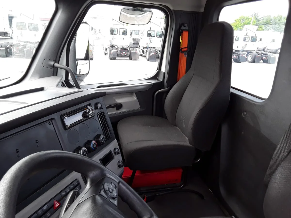 2020 Freightliner Cascadia in La Vergne, TN — photo 7