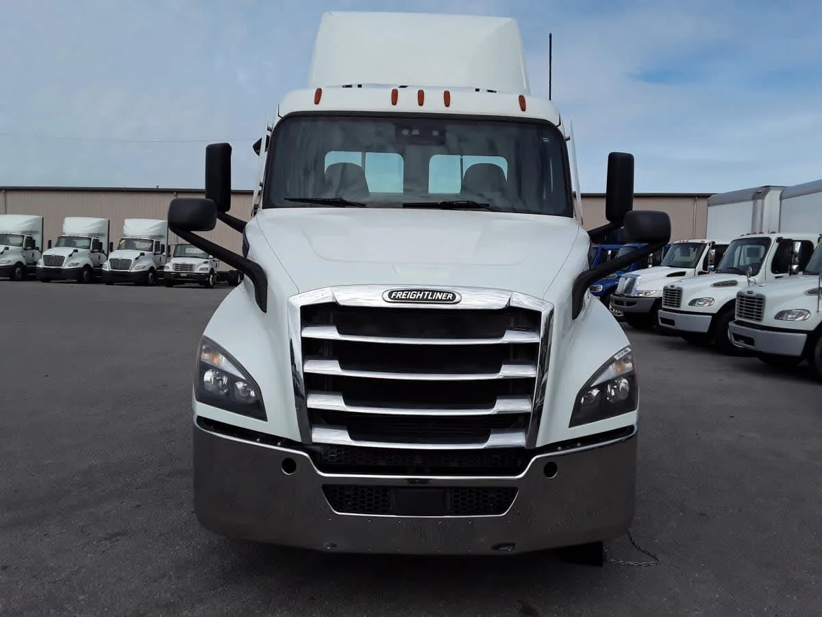 2020 Freightliner Cascadia in La Vergne, TN — photo 2