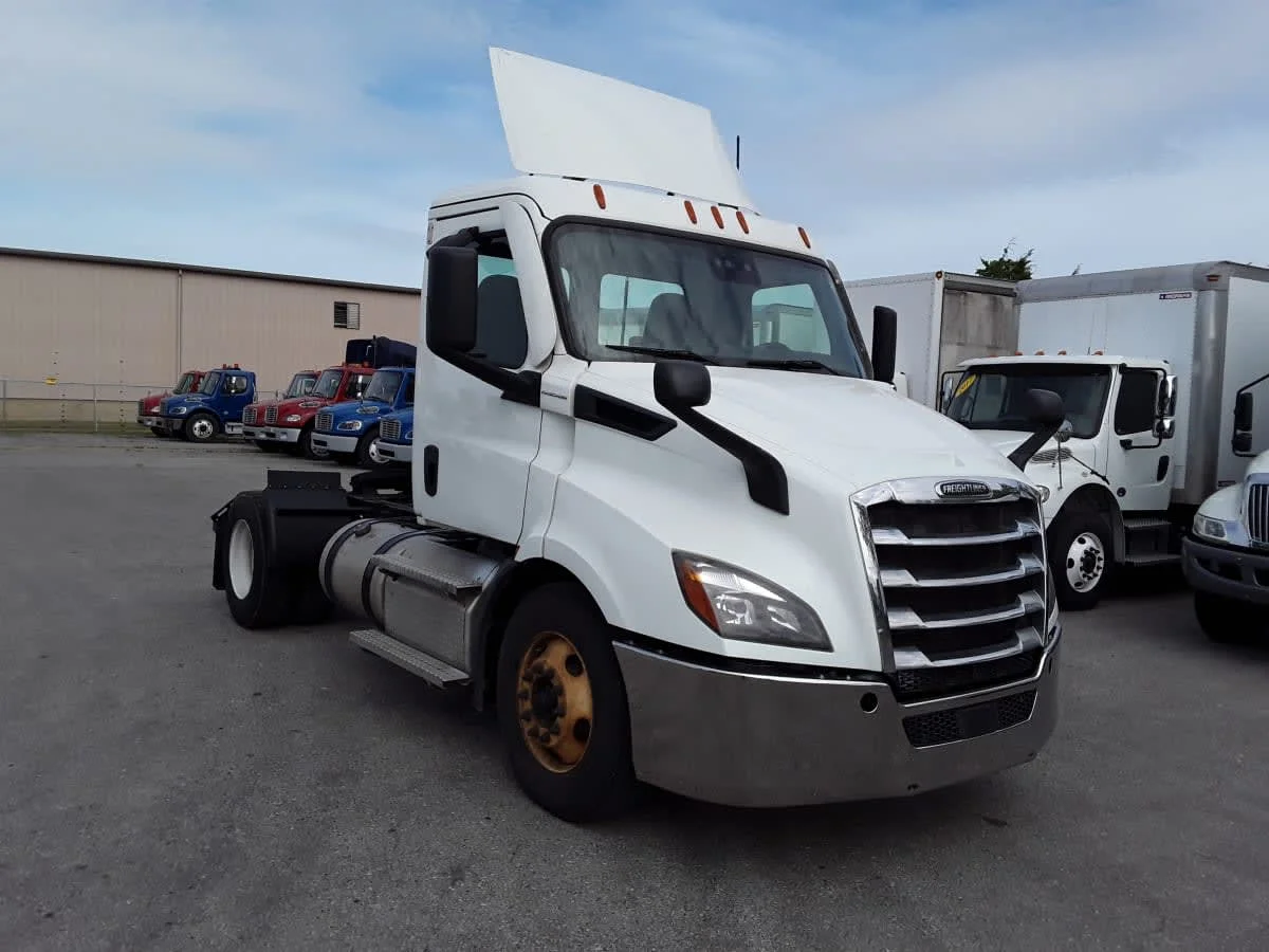 2020 Freightliner Cascadia in La Vergne, TN — photo 3