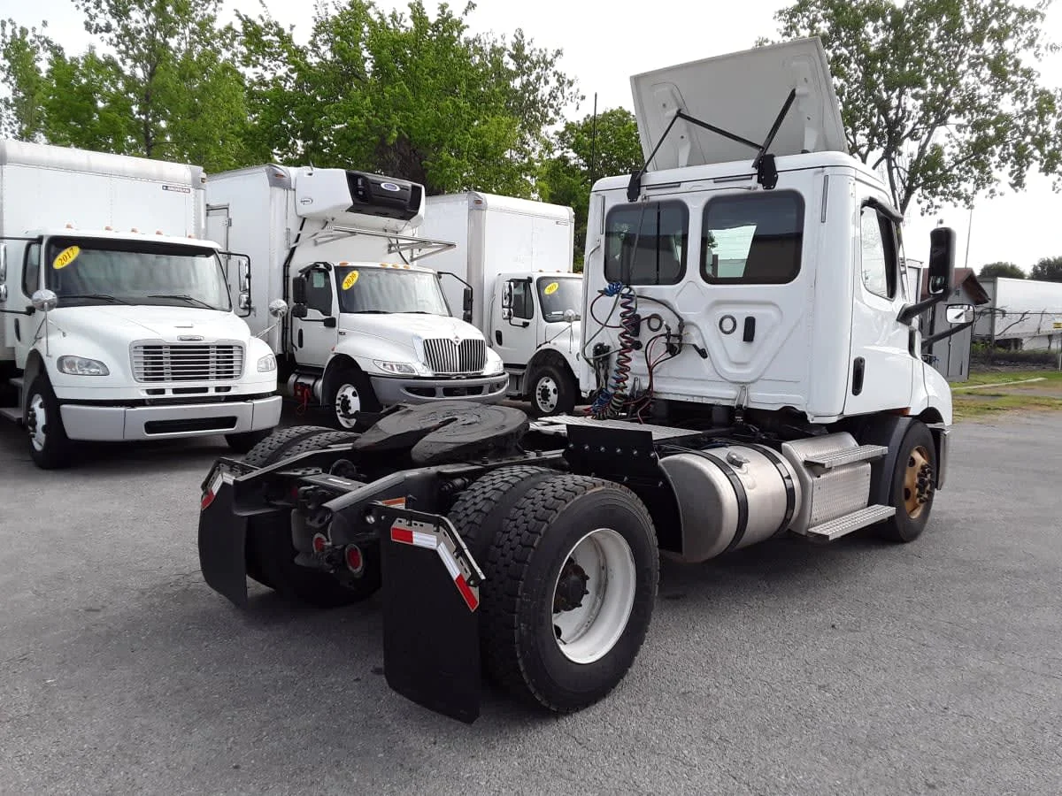 2020 Freightliner Cascadia in La Vergne, TN — photo 4