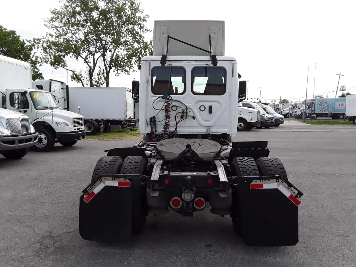 2020 Freightliner Cascadia in La Vergne, TN — photo 5