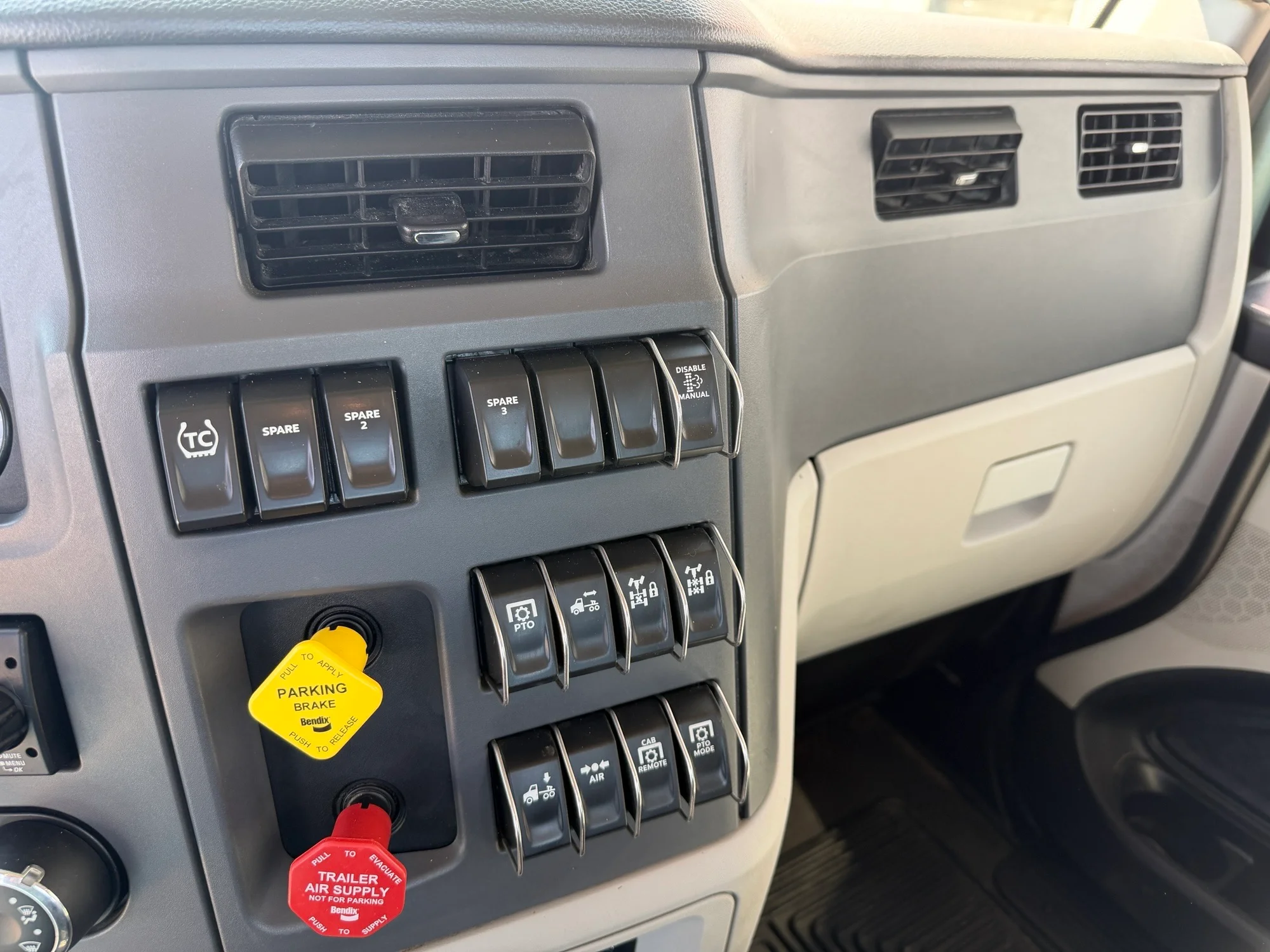 2023 Peterbilt 567 in Joplin, MO — photo 10