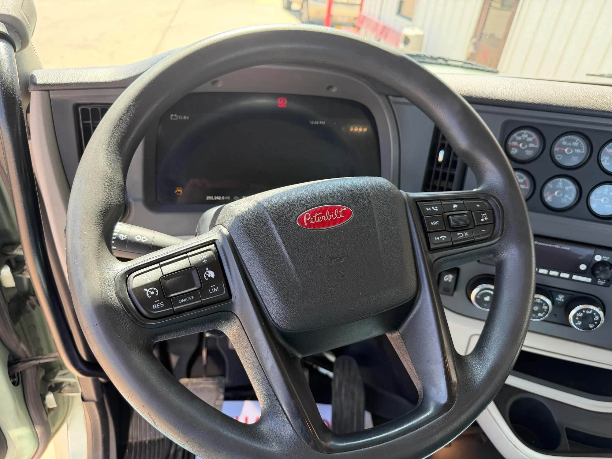 2023 Peterbilt 567 in Joplin, MO — photo 11