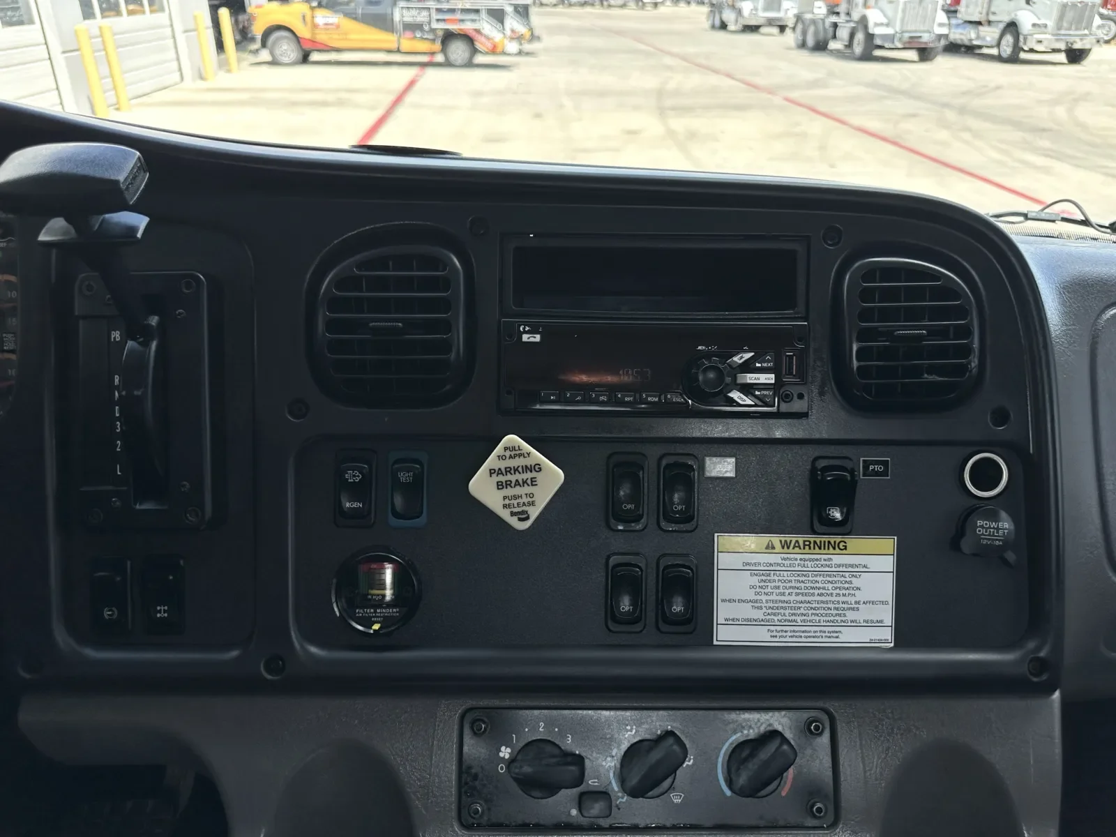 2018 Freightliner M2 106 in Hutchins, TX — photo 18