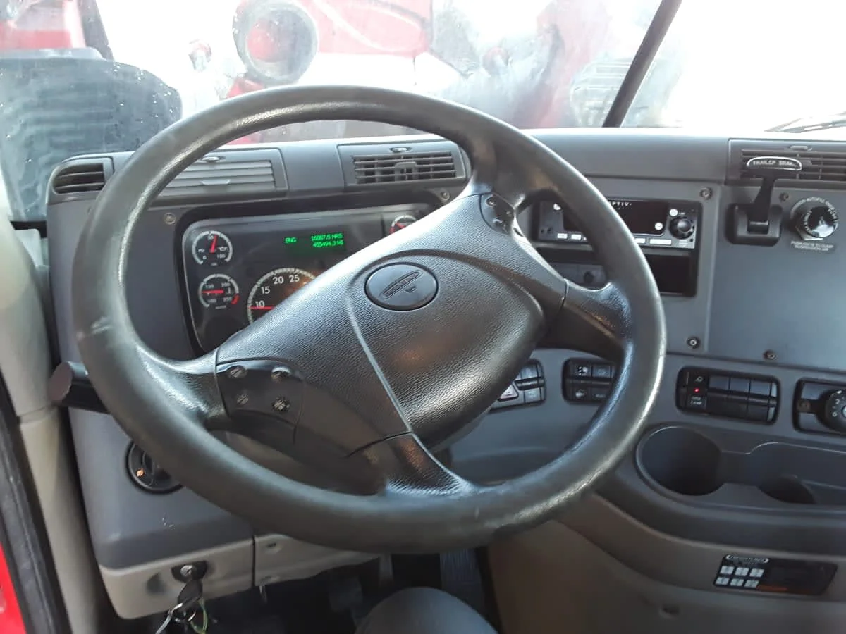 2016 Freightliner Cascadia - image 7