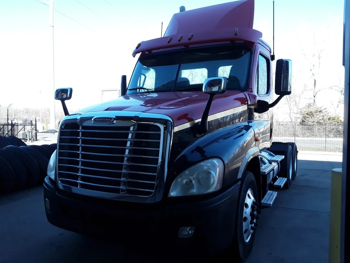 2016 Freightliner Cascadia in Kansas City, MO