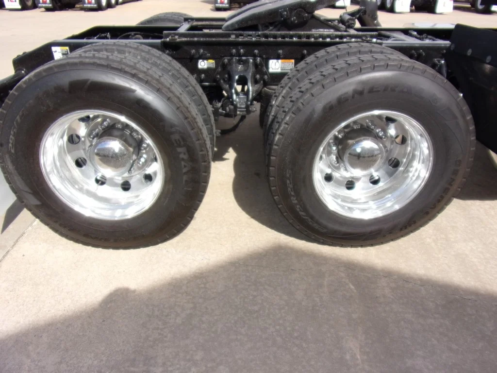 2021 Peterbilt 579 - image 4