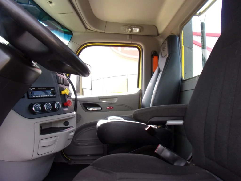 2021 Peterbilt 579 - image 11
