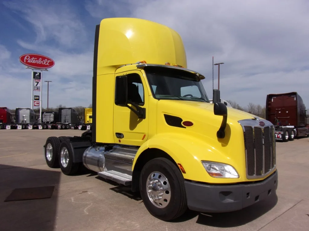 2021 Peterbilt 579 - image 3