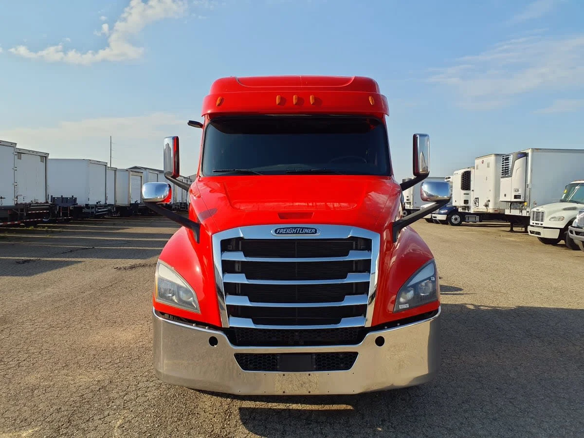 2019 Freightliner Cascadia in Wayland, MI — photo 2