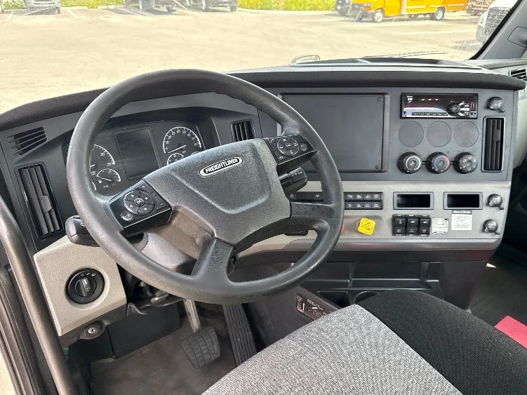 2019 Freightliner Cascadia in Tampa, FL — photo 10