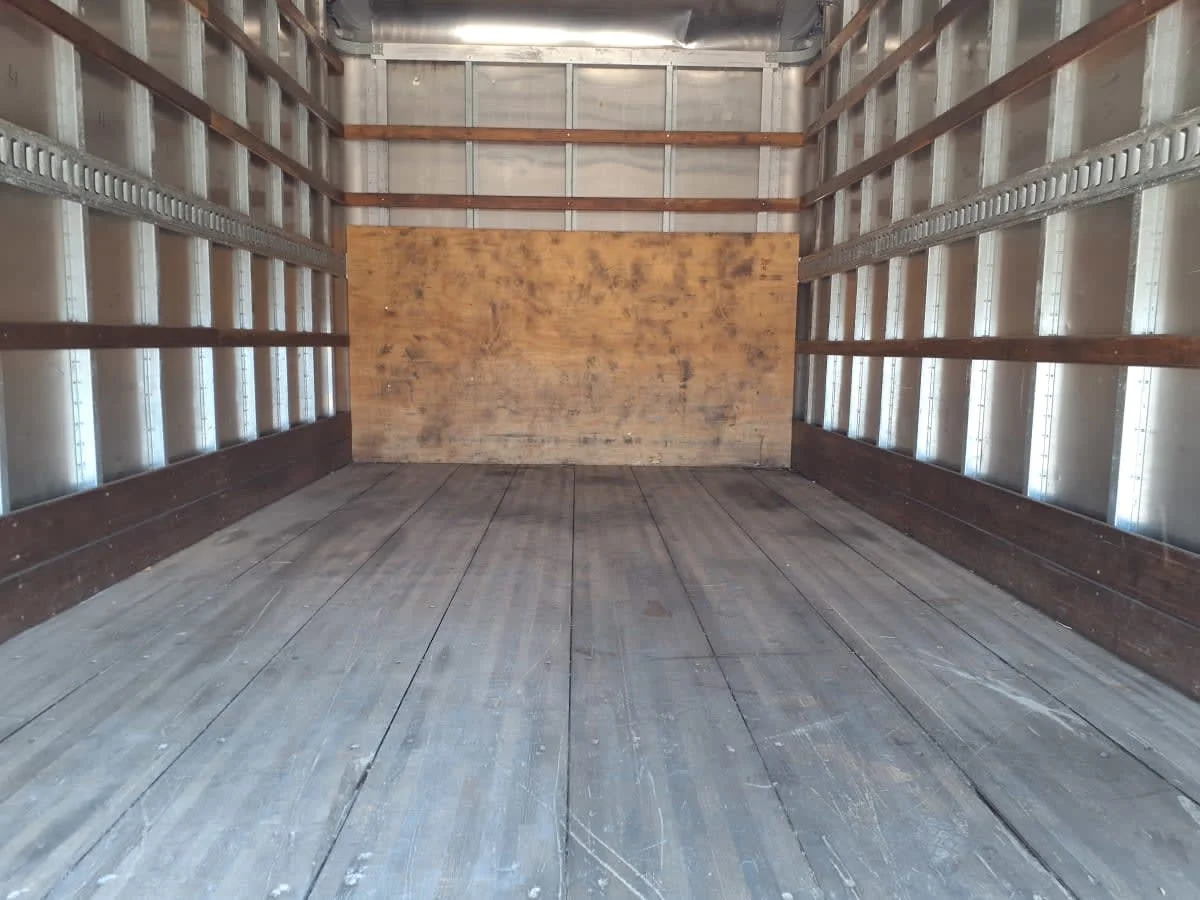 2019 Isuzu NPR - image 8