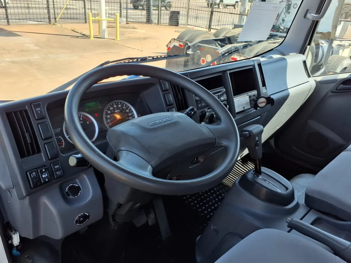2019 Isuzu NPR - image 7
