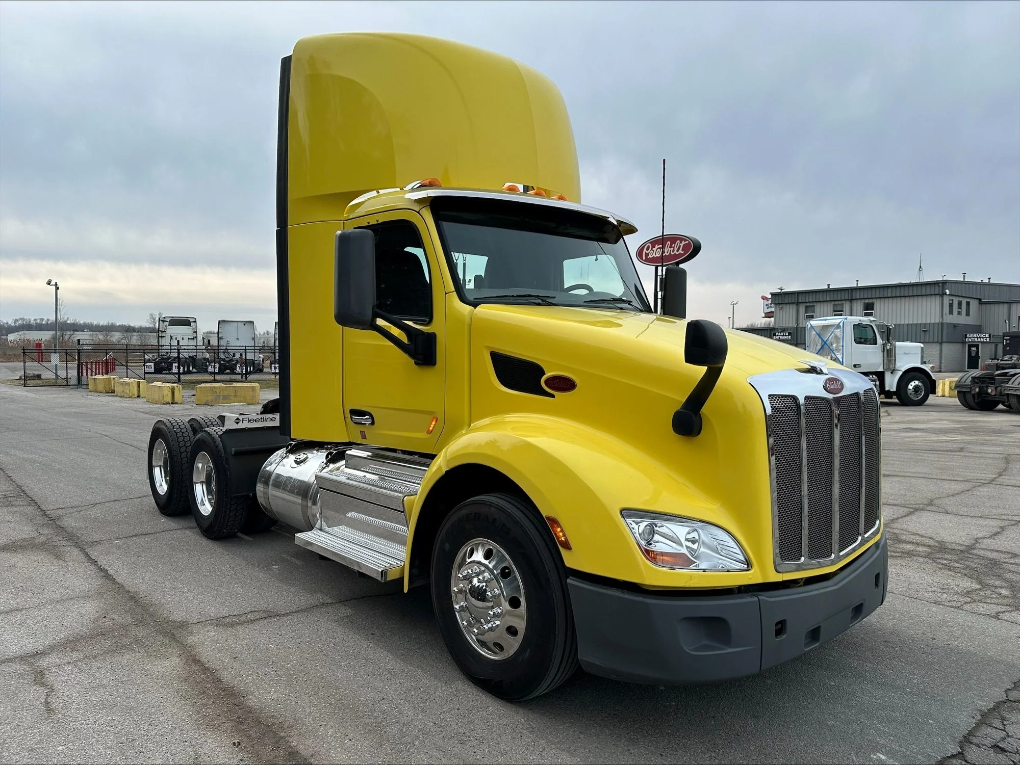 2021 Peterbilt 579 in Portland, OR — photo 2