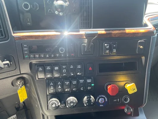 2021 International LT in Gainesville, GA — photo 13