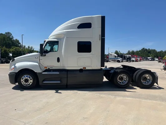 2021 International LT in Gainesville, GA — photo 8