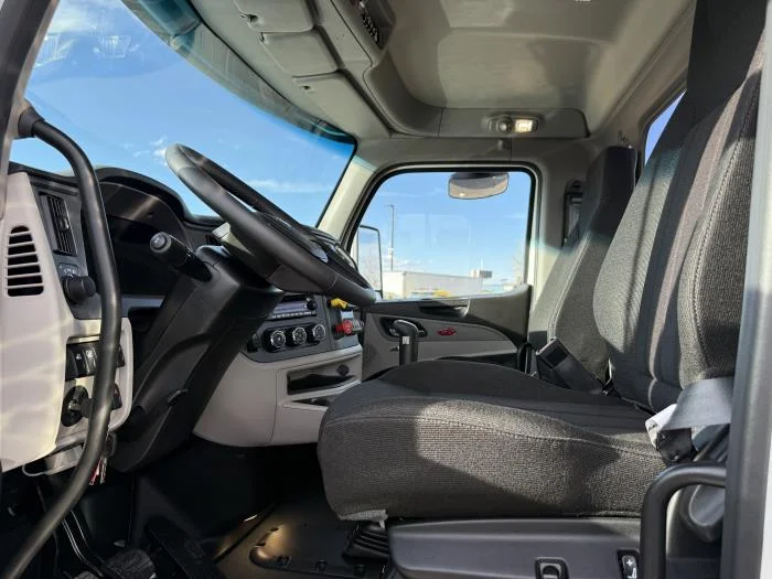 2027 Peterbilt 567 - image 10