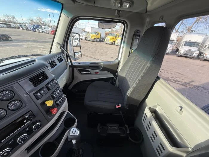 2027 Peterbilt 567 - image 13