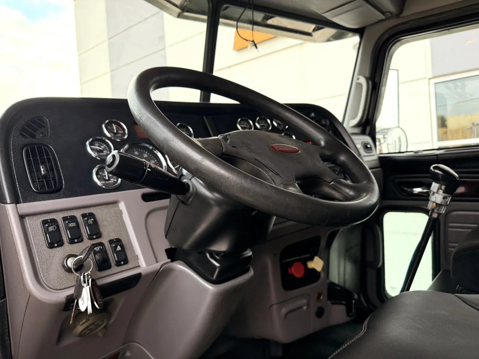 2013 Peterbilt 389 - image 14